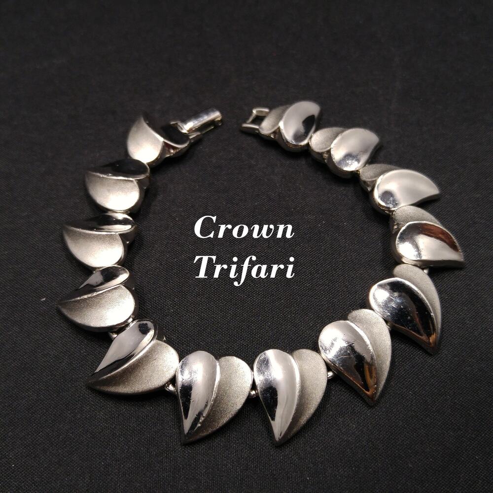 Crown Trifari Heart Leaves Bracelet, Rhodium Plated, 1960s Vintage Jewelry